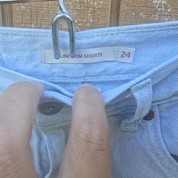 Levi's A Line Mom Shorts Size 24 - Picture 2 of 3